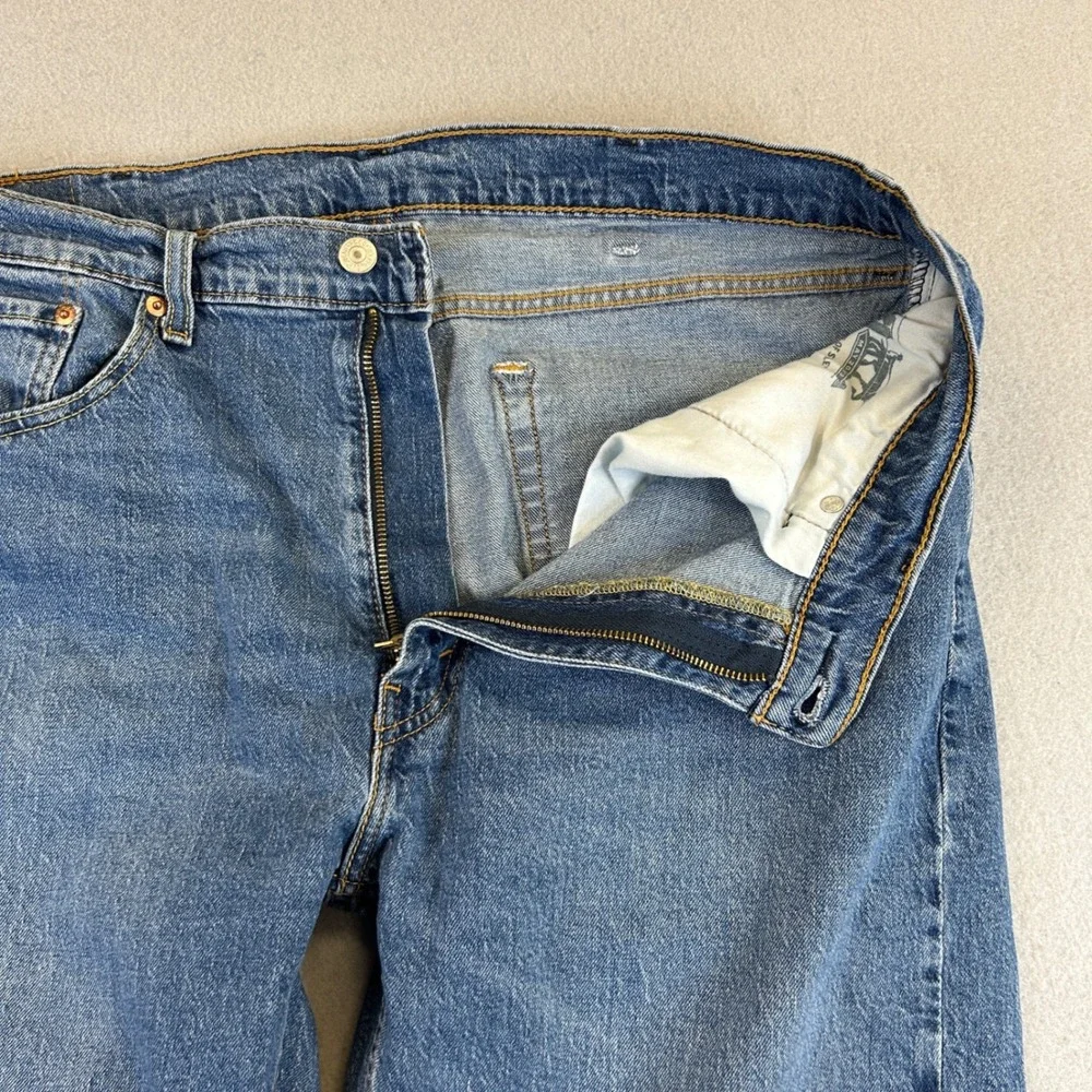 Levis these levi